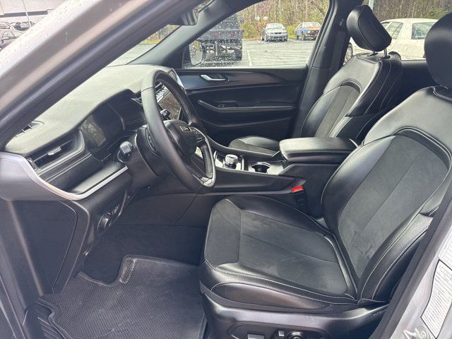 Used 2025 Jeep Grand Cherokee Altitude AWD/4WD image 12
