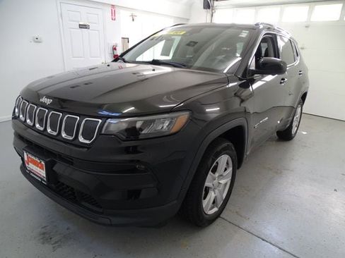 Used 2022 Jeep Compass Latitude w/ Sun and Sound Group AWD/4WD image 19