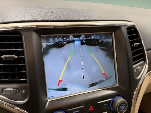 Used 2017 Jeep Grand Cherokee Limited w/ Luxury Group II image 27