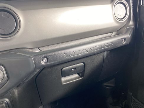 Used 2022 Jeep Wrangler Sport AWD/4WD image 28