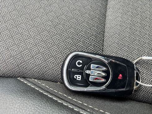 Used 2025 Buick Encore GX Preferred FWD image 23