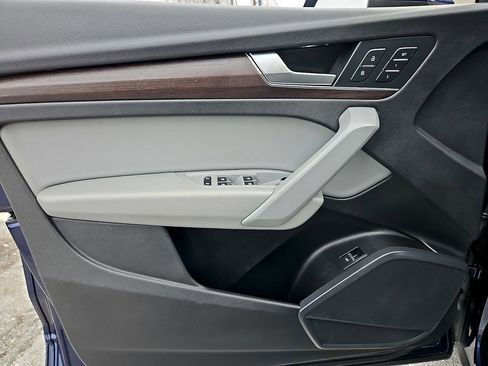 Used 2022 Audi Q5 2.0T Premium w/ Convenience Package image 12