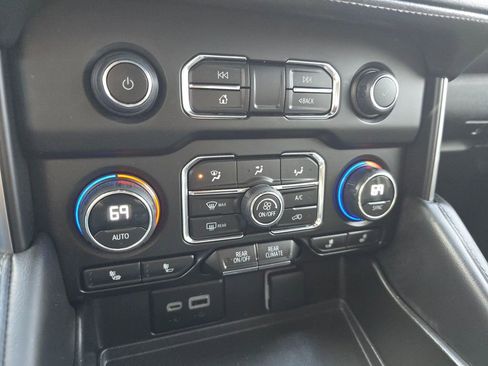 Used 2023 Chevrolet Tahoe Z71 w/ Luxury Package image 23