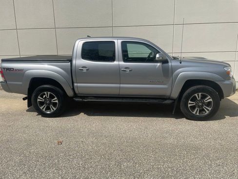 Used 2015 Toyota Tacoma 4x4 Double Cab w/ TRD Sport Package image 5