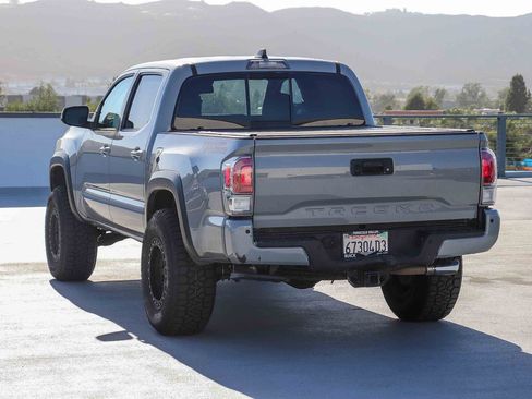 Used 2021 Toyota Tacoma TRD Off-Road w/ Technology Package AWD/4WD image 4