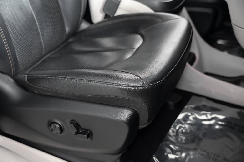 Used 2018 Chrysler Pacifica Touring-L w/ Advanced Safetytec Group FWD image 28