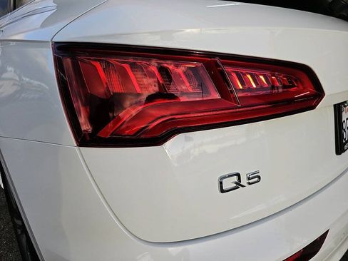 Used 2020 Audi Q5 e Premium Plus w/ Premium Plus Package AWD/4WD image 11