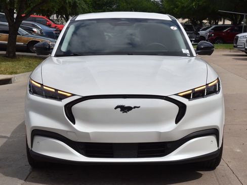 Certified 2025 Ford Mustang Mach-E Premium image 3