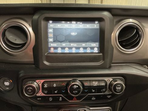 Used 2021 Jeep Wrangler Unlimited Sahara w/ Cold Weather Group image 17