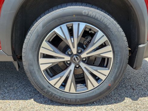 Certified 2023 Nissan Rogue SV FWD image 9