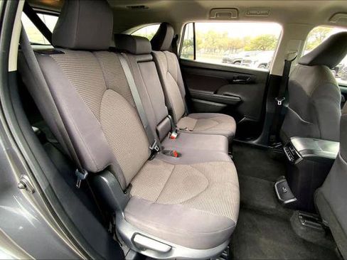 Certified 2024 Toyota Highlander LE image 19