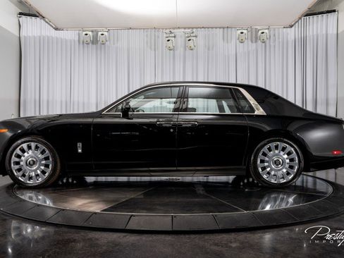 Used 2022 Rolls-Royce Phantom Sedan image 7