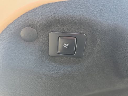 Used 2016 Lincoln MKZ w/ Equipment Group 200A Select FWD image 13