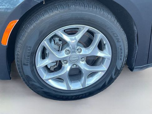 Used 2020 Chrysler Pacifica Limited FWD image 31