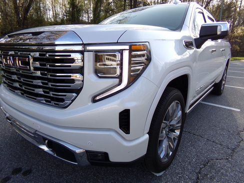 Used 2025 GMC Sierra 1500 Denali AWD/4WD image 2
