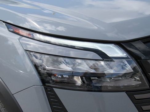 New 2026 Nissan Pathfinder Platinum FWD image 10