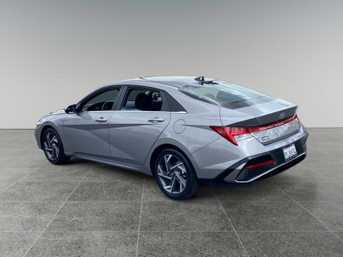 Used 2025 Hyundai Elantra SEL FWD image 3