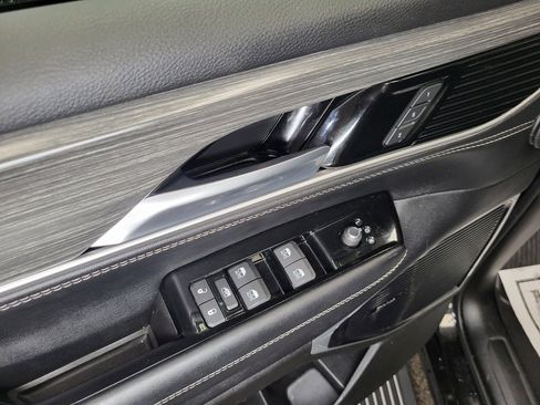 Used 2024 Jeep Wagoneer L Series III w/ Premium Group I image 4