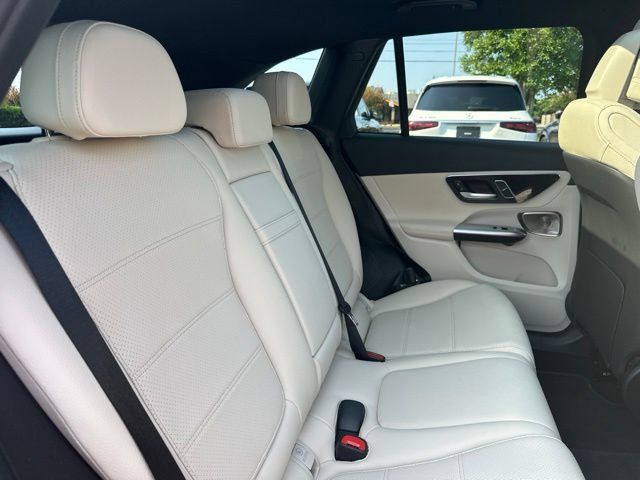 Used 2026 Mercedes-Benz GLC 300 image 26