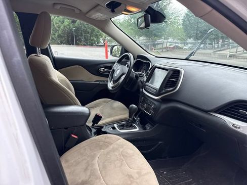 Used 2015 Jeep Cherokee Latitude FWD image 8