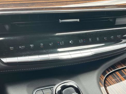 Used 2024 Cadillac Escalade ESV Premium Luxury AWD/4WD image 35