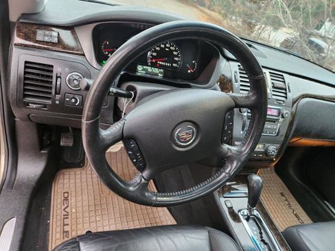 Used 2011 Cadillac DTS Luxury image 36