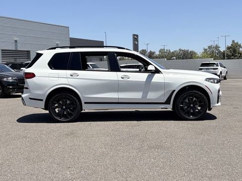 Used 2022 BMW X7 xDrive40i w/ M Sport Package AWD/4WD image 4