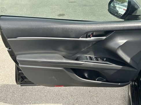 Used 2020 Toyota Camry SE image 19
