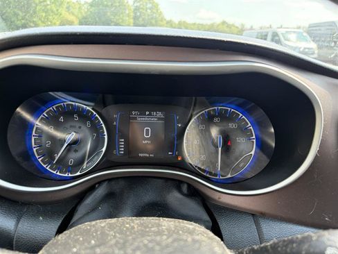 Used 2023 Chrysler Voyager LX FWD image 16