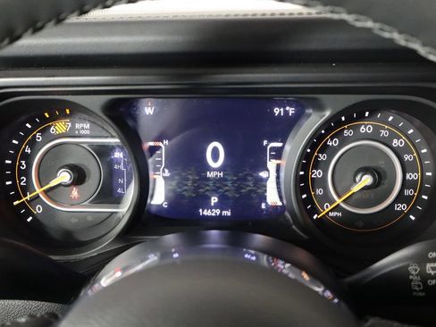 Used 2026 Jeep Wrangler Unlimited Sahara AWD/4WD image 36