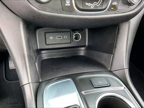 Used 2022 Chevrolet Equinox LT FWD image 24