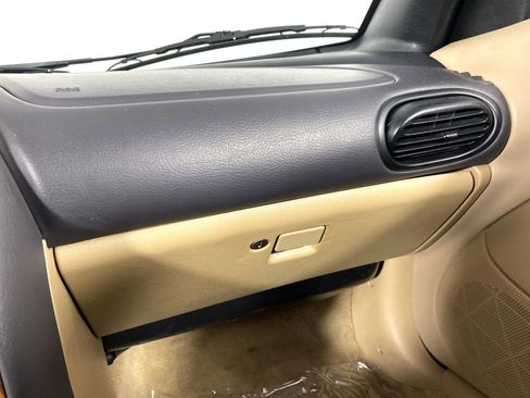 Used 1999 Chrysler Sebring JXI image 27