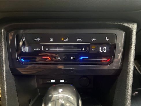 Used 2023 Volkswagen Tiguan SE FWD image 18