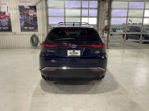 Used 2022 Toyota Venza XLE image 7