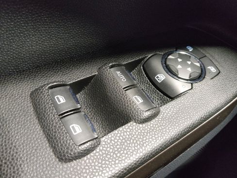 Used 2018 Ford EcoSport SE image 27