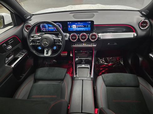 Used 2025 Mercedes-Benz GLB 35 AMG 4MATIC image 33