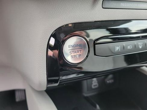 New 2025 Ford Escape SE w/ PHEV Premium Package image 24