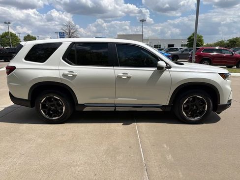 Used 2025 Honda Pilot EX-L image 6