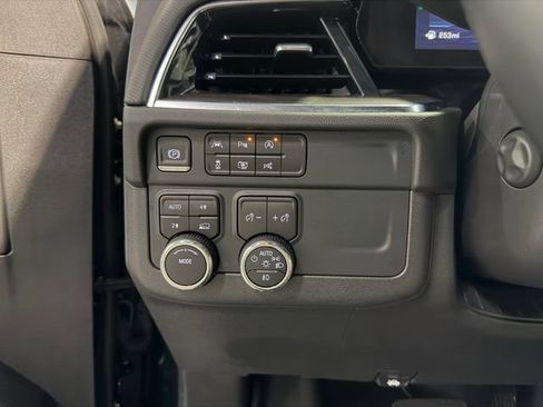 Used 2025 Chevrolet Tahoe Premier AWD/4WD image 26