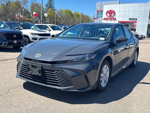 Used 2025 Toyota Camry LE AWD/4WD image 3