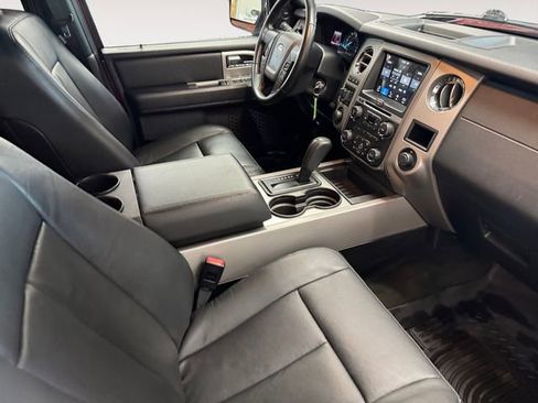Used 2016 Ford Expedition XLT w/ Equipment Group 202A AWD/4WD image 4