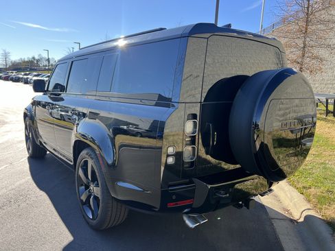 Certified 2025 Land Rover Defender 130 V8 image 5