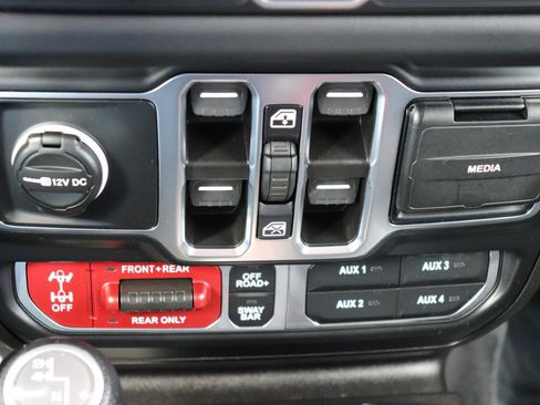 Used 2026 Jeep Wrangler Unlimited Rubicon AWD/4WD image 37
