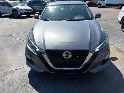 Used 2022 Nissan Altima 2.5 SV FWD image 2