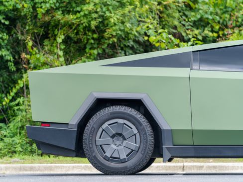 Used 2025 Tesla Cybertruck AWD Crew Cab image 6