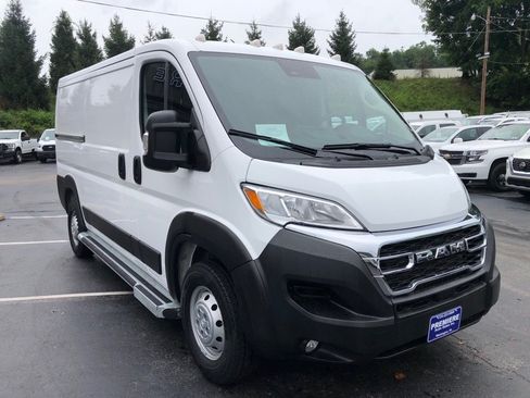 Used 2025 RAM ProMaster 2500 w/ U-Haul Equipment Group FWD image 8