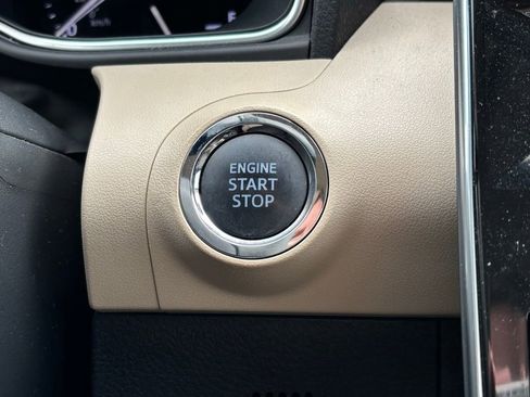 Used 2021 Toyota Avalon XLE image 13