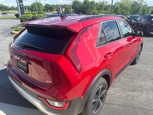 Certified 2025 Kia Niro LX FWD image 6