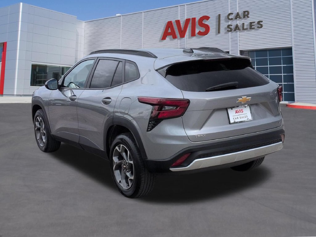 Used 2025 Chevrolet Trax LT w/ LT Convenience Package FWD image 9