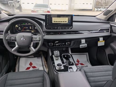 New 2026 Mitsubishi Outlander SE FWD image 15